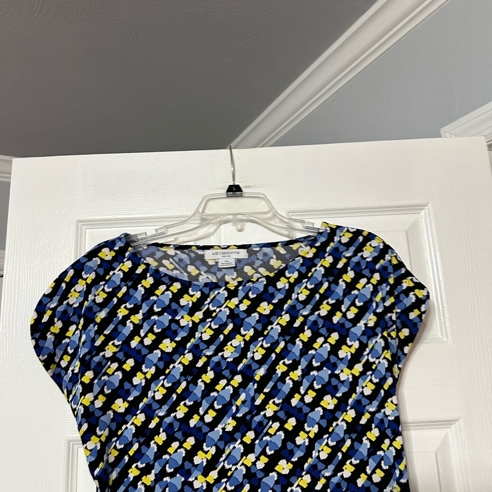 Liz Claiborne Petite Abstract Pattern Summer Top - Picture 2 of 11